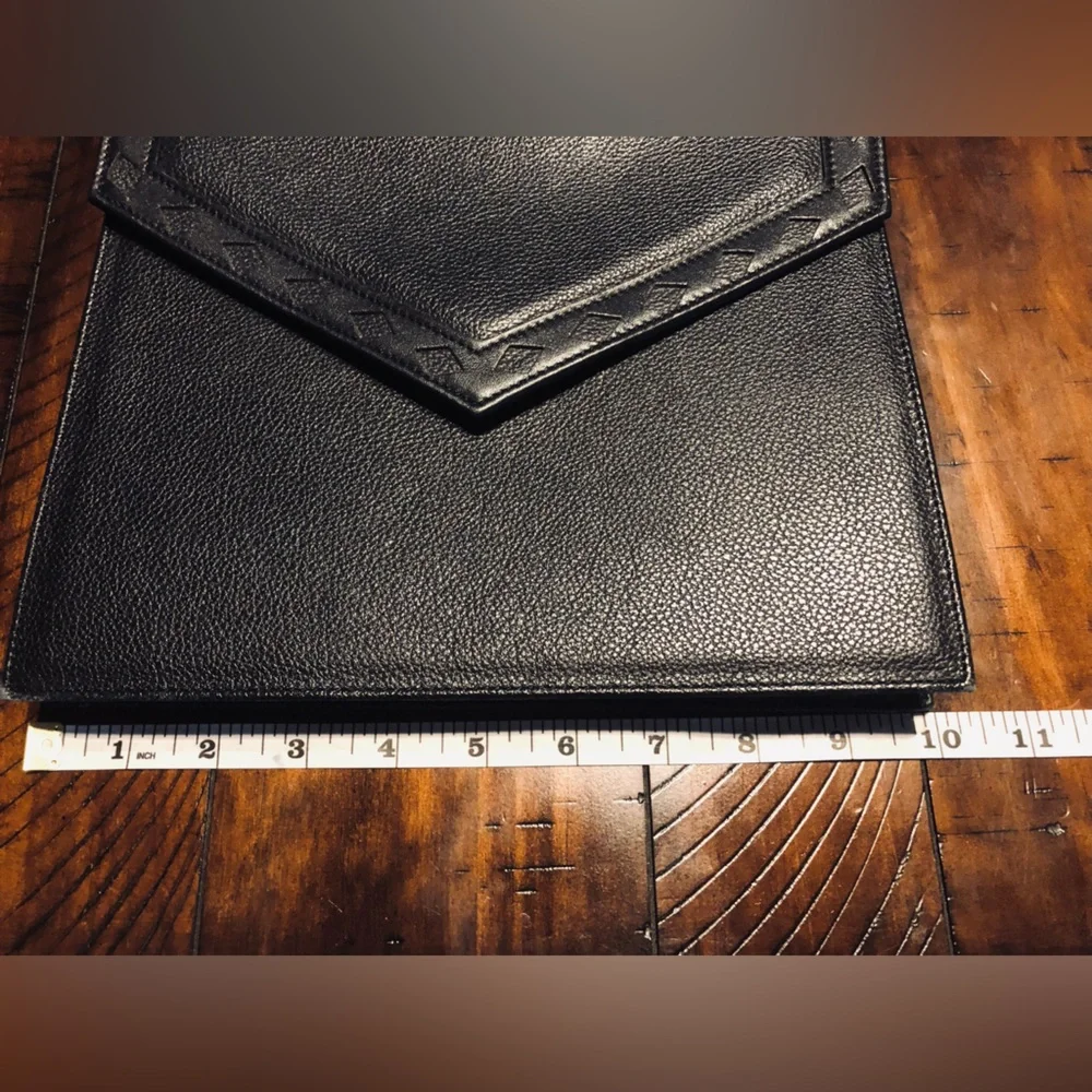 SOLD! Vintage YSL classic little black leather crossbody - Picture 6 of 8